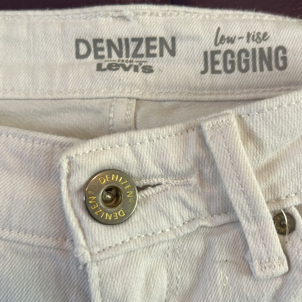 Levi low rise white jeggings